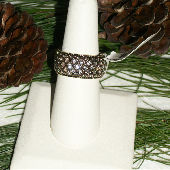 Jewelry - GORGEOUS WIDE BAND RING w/CZ's NWT Size: 8